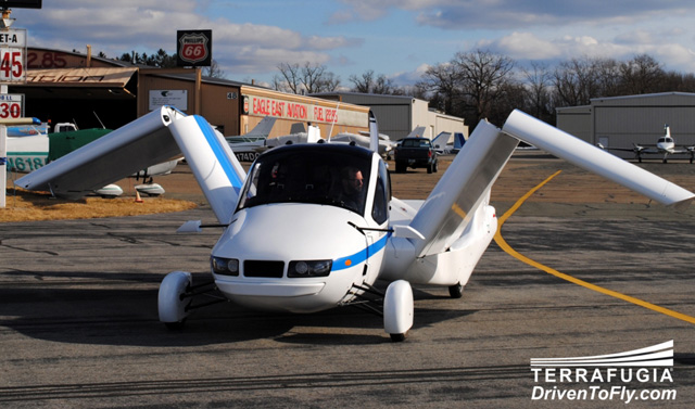 terrafugia flying car 04