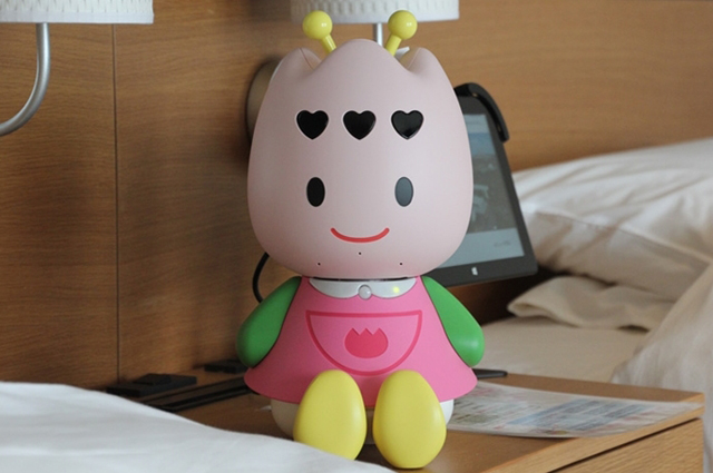 샤프가 일본 하우스텐보스 스마트 호텔에 설치한 이색로봇